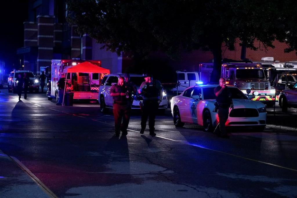Atac armat în Canada. Trei persoane au murit, iar alte două au fost rănite. Ce-a pățit un ofiter de poliție canadian?