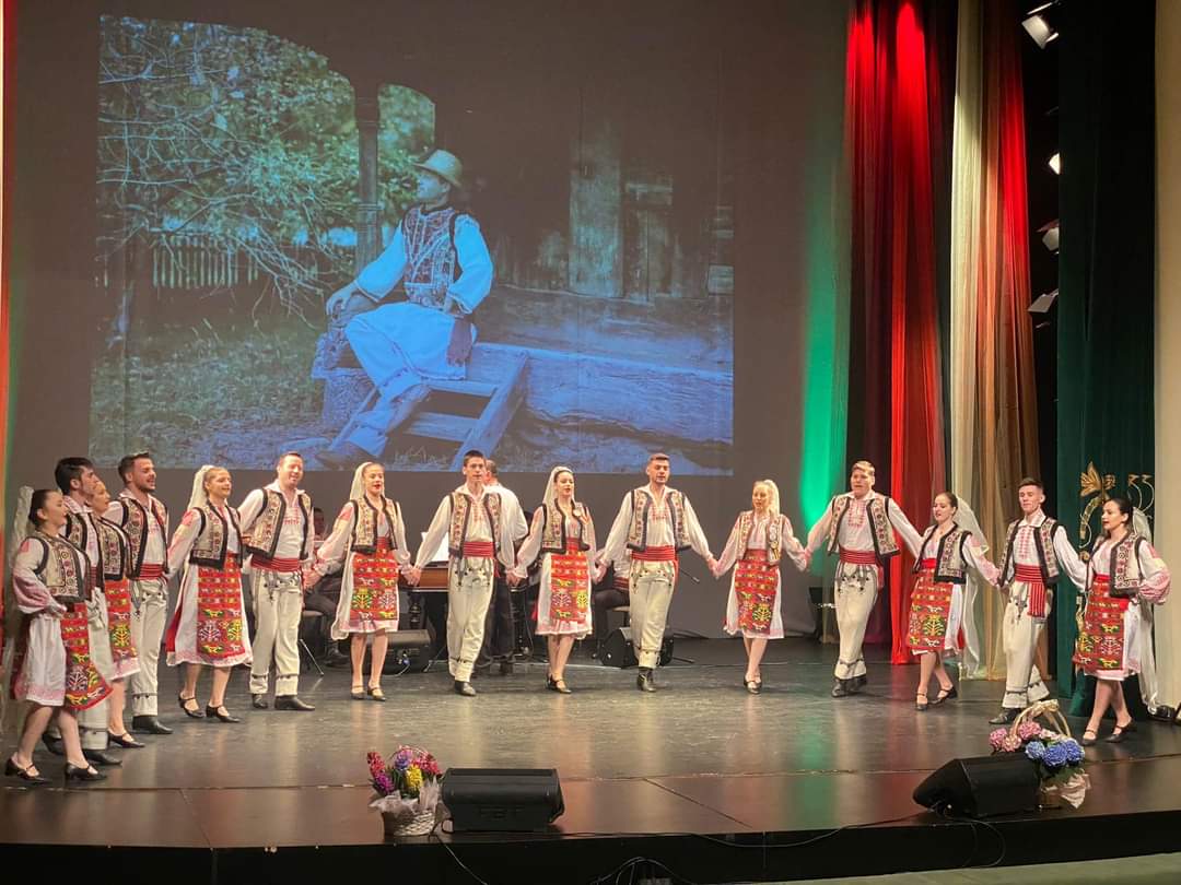 “Joc și cântec românesc”, spectacol folcloric pe scena Teatrului Național din Caracal