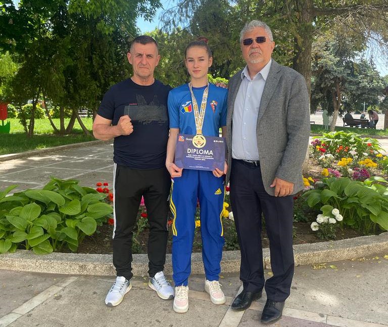 Ion Doldurea, alături de boxul caracalean. Mihaela Bădescu, noua campioană a României la Campionatele Europene de Tineret de la Erevan