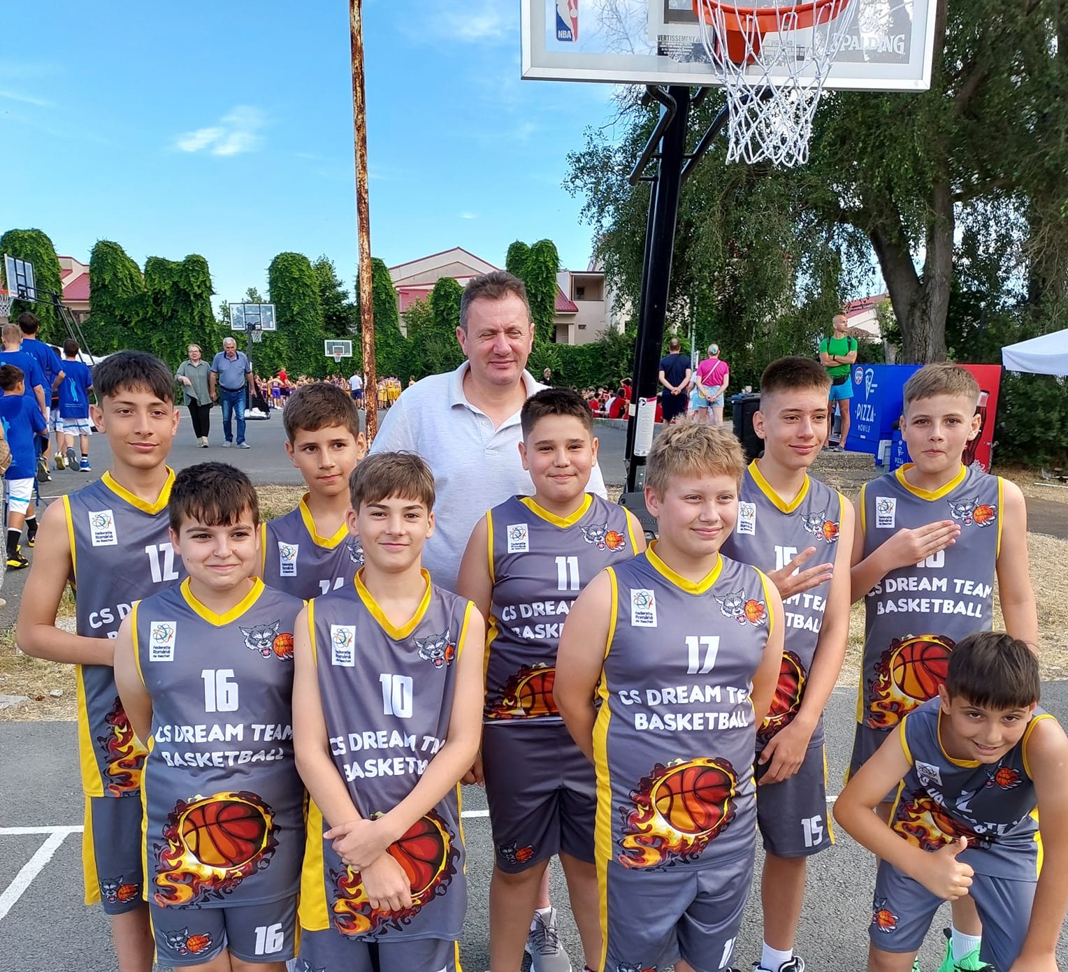 Lucian Mușat și micuții basketball-iști de la CS Dream Team prezenți la Competiția Sportivă Națională de minibaschet U 12