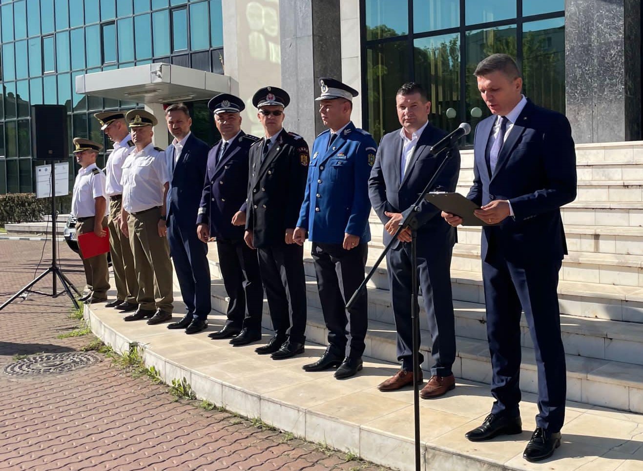 Ionuț Ivan, vicepreședintele CJ Olt și Florin Homorean, prefectul de Olt, au sărbătorit Ziua Imnului Național