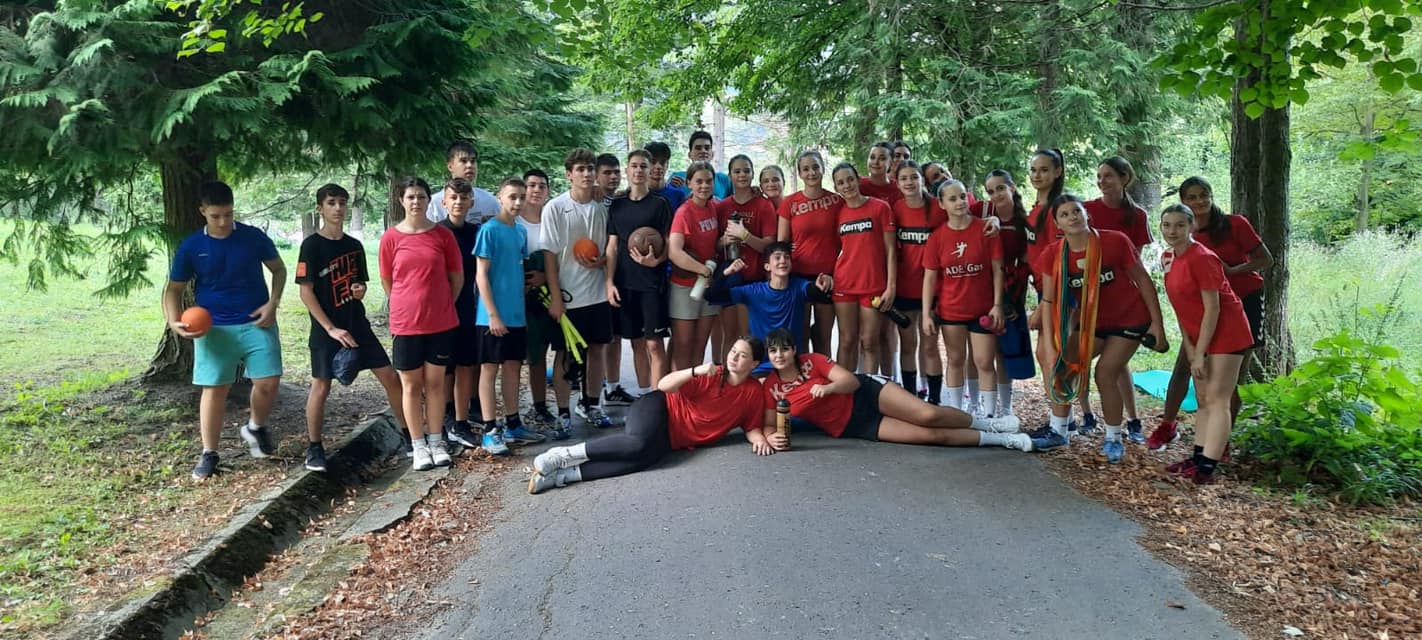 Echipa de handbal CSS Caracal, în cantonament montan la Olănești.  Pregătire, în vederea debutului Campionatului Național