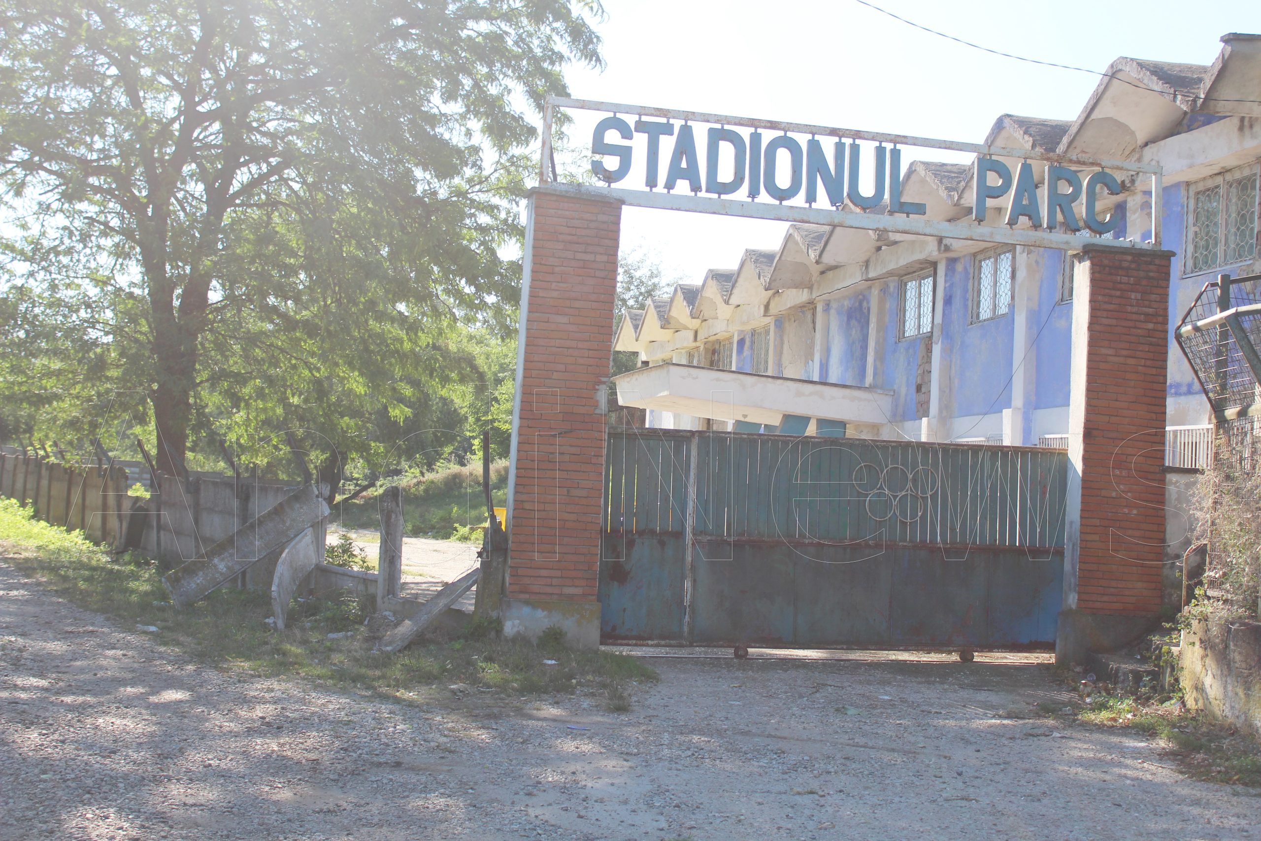 Acte de vandalism în spatele tribunei oficiale a Stadionului “Parc” din Caracal