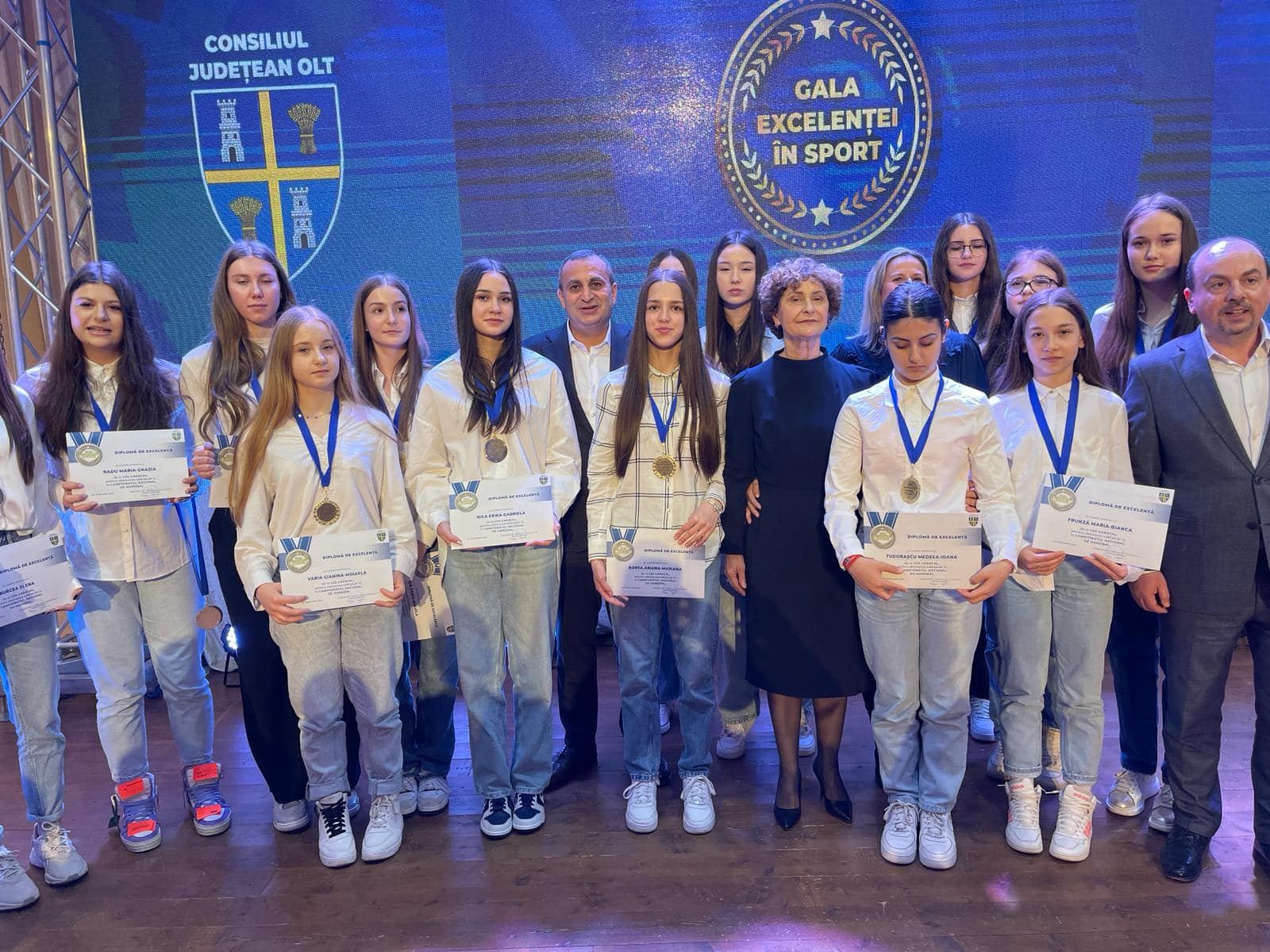 Daria Andrei şi clubul de handbal CSS Caracal, Junioare 3, premiate de Consiliul Judeţean Olt la Gala Excelenţei în Sport